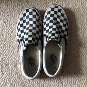 Vans - checkerboard slip ons